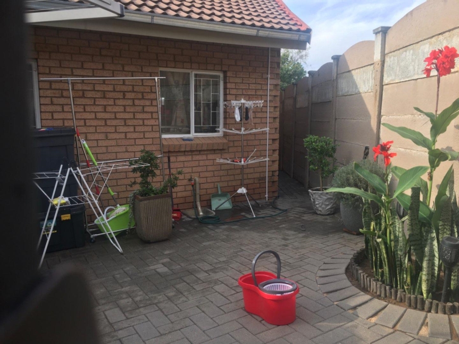 7 Bedroom Property for Sale in The Reeds Gauteng