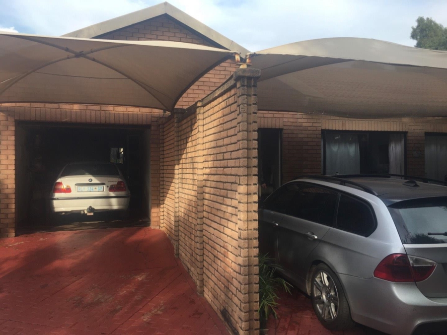 7 Bedroom Property for Sale in The Reeds Gauteng