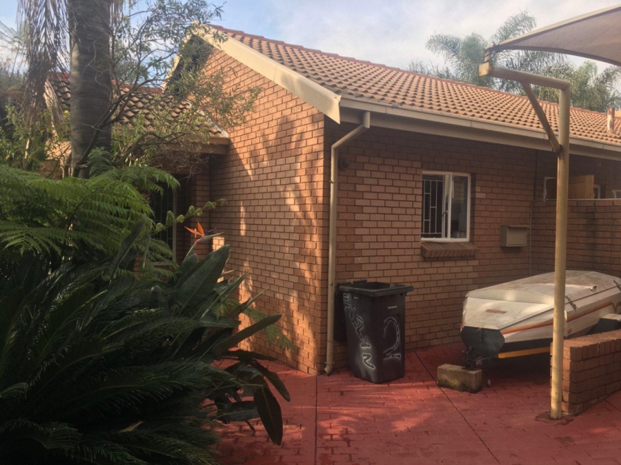 7 Bedroom Property for Sale in The Reeds Gauteng