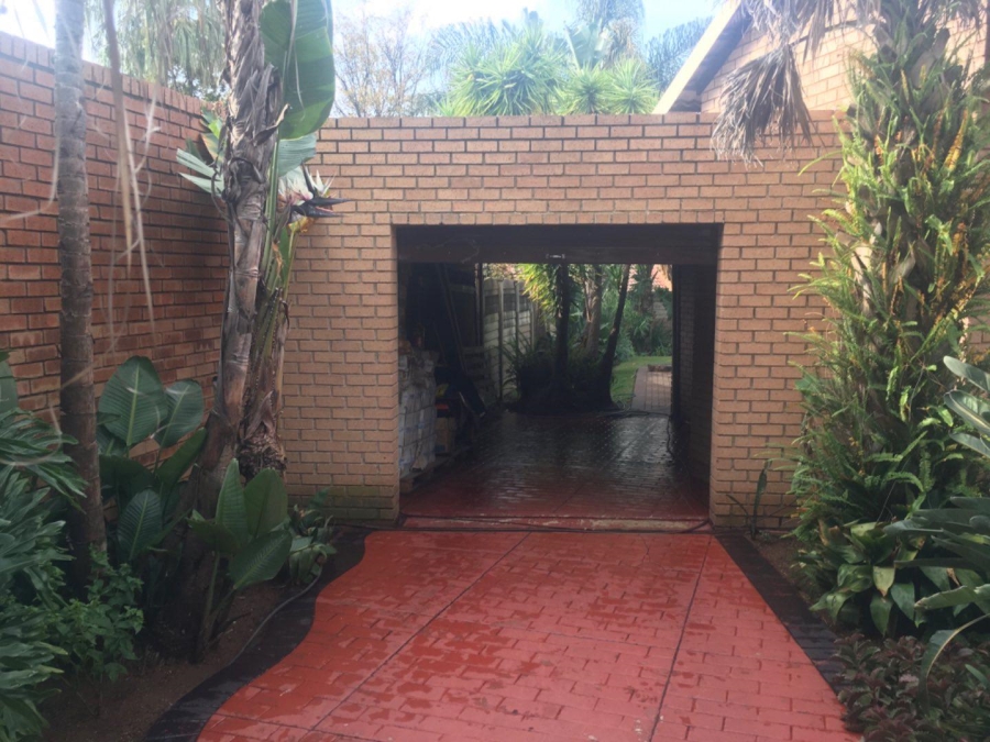7 Bedroom Property for Sale in The Reeds Gauteng