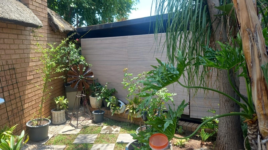 7 Bedroom Property for Sale in The Reeds Gauteng