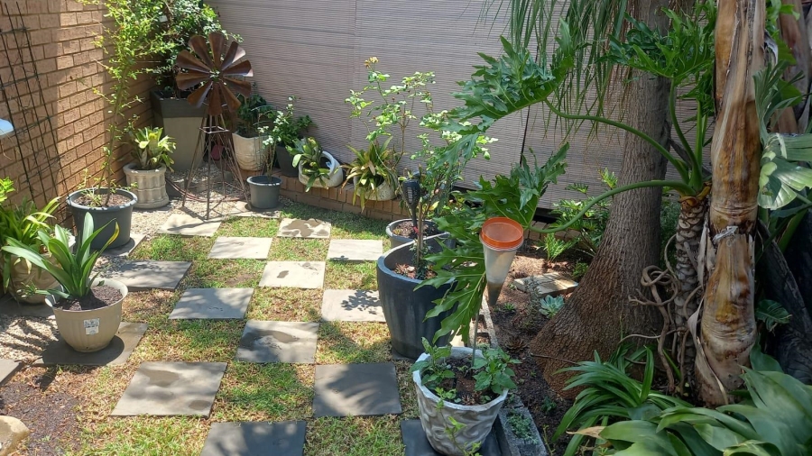 7 Bedroom Property for Sale in The Reeds Gauteng