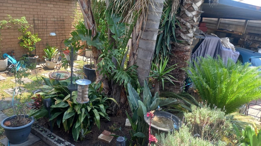 7 Bedroom Property for Sale in The Reeds Gauteng