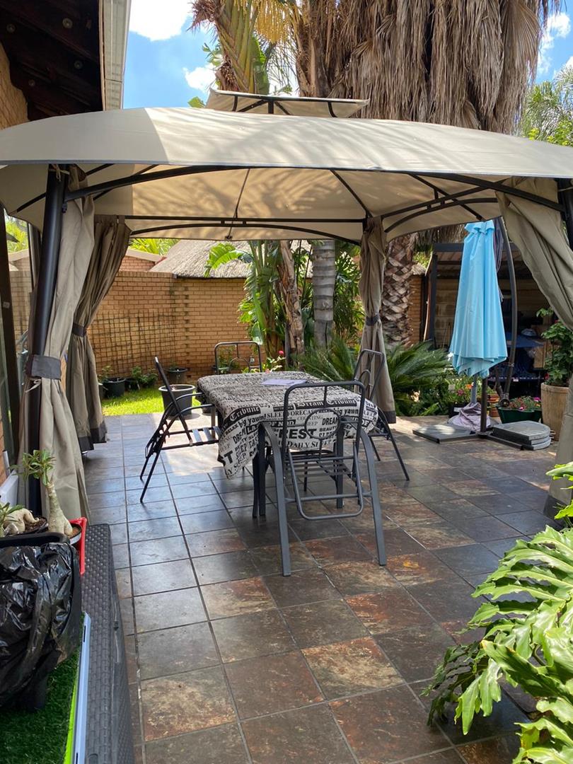 7 Bedroom Property for Sale in The Reeds Gauteng