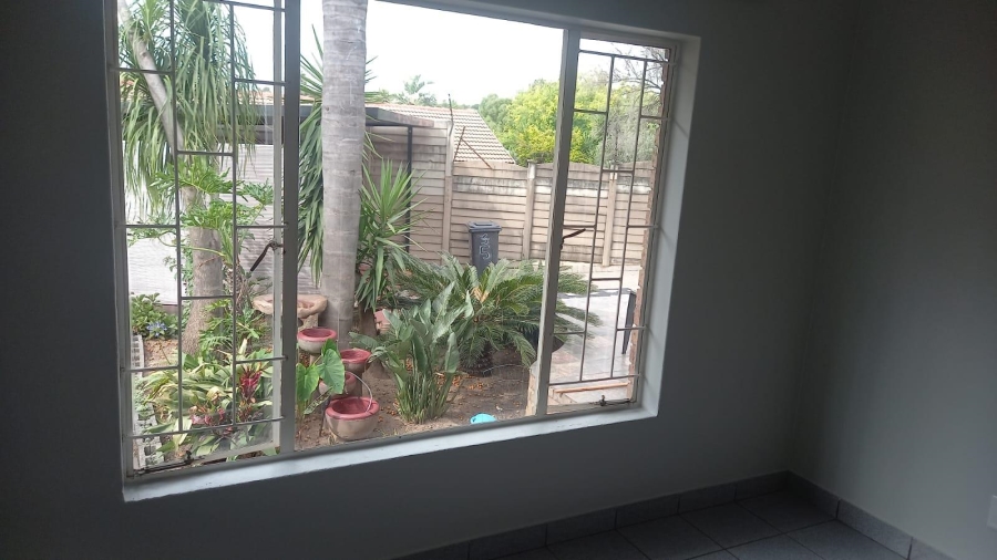 7 Bedroom Property for Sale in The Reeds Gauteng