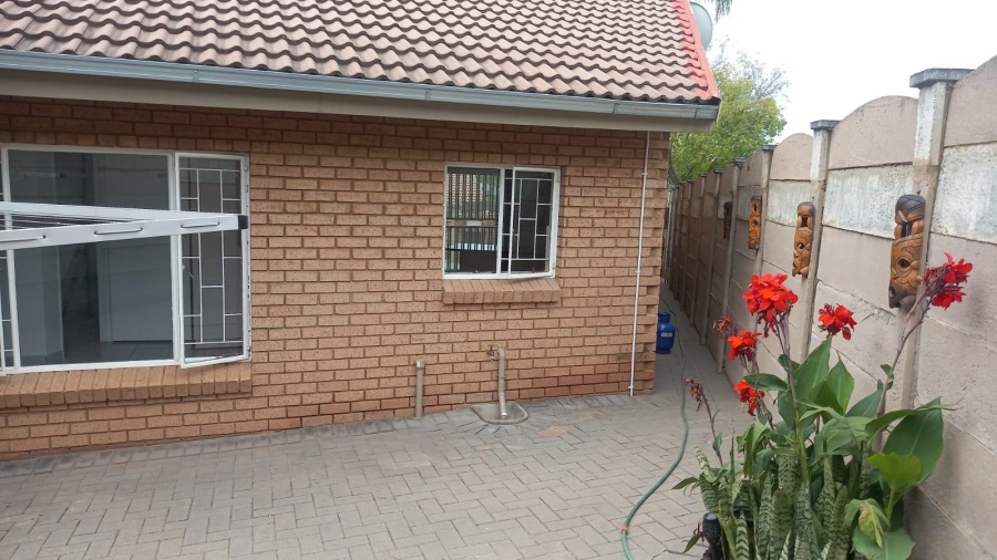 7 Bedroom Property for Sale in The Reeds Gauteng
