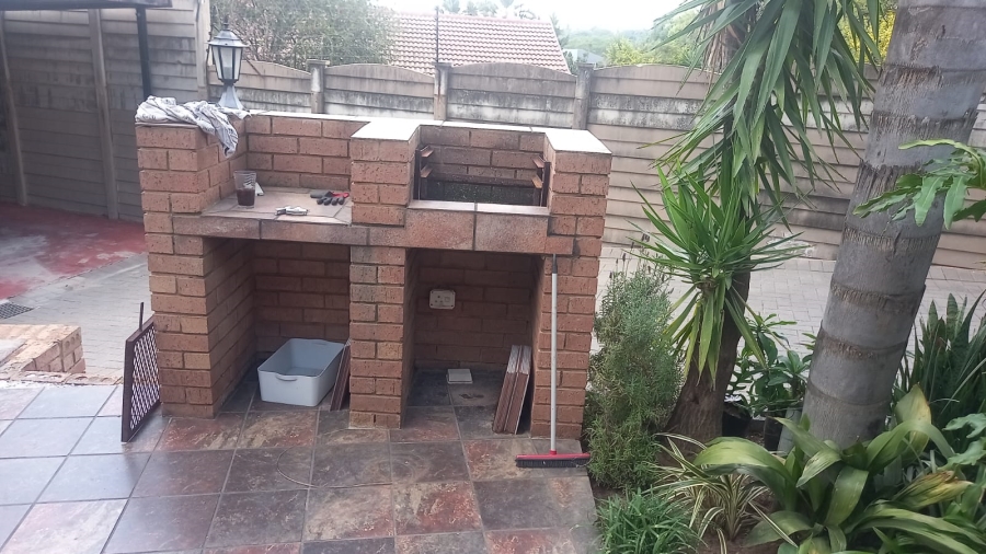 7 Bedroom Property for Sale in The Reeds Gauteng