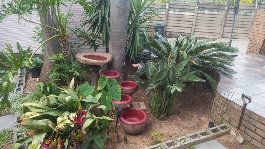 7 Bedroom Property for Sale in The Reeds Gauteng