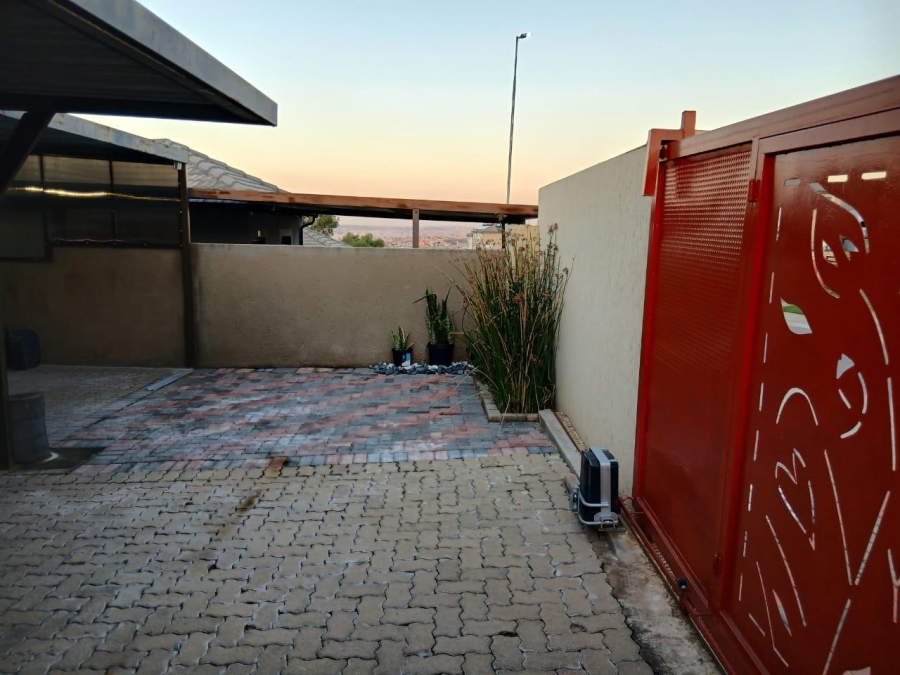 2 Bedroom Property for Sale in Clayville Gauteng