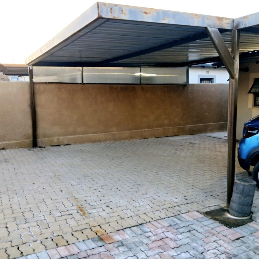 2 Bedroom Property for Sale in Clayville Gauteng