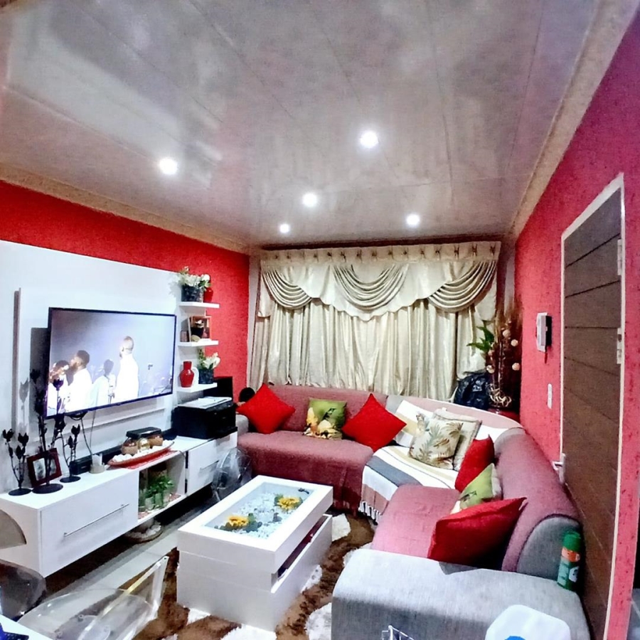 2 Bedroom Property for Sale in Clayville Gauteng