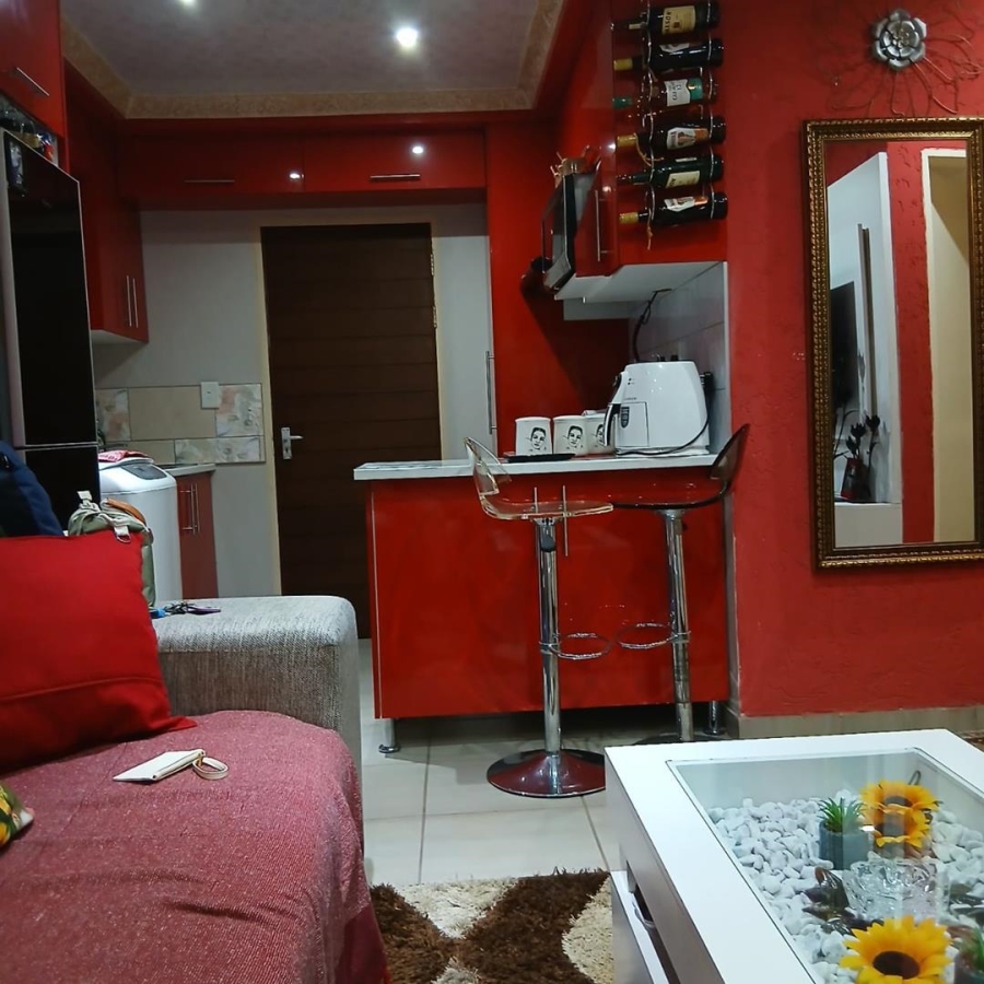 2 Bedroom Property for Sale in Clayville Gauteng