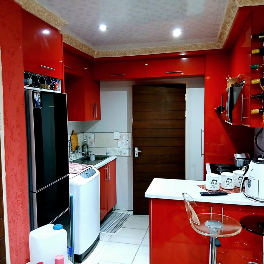 2 Bedroom Property for Sale in Clayville Gauteng