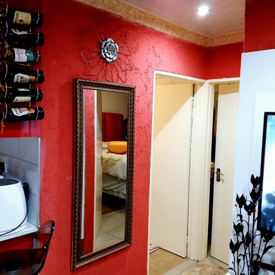 2 Bedroom Property for Sale in Clayville Gauteng