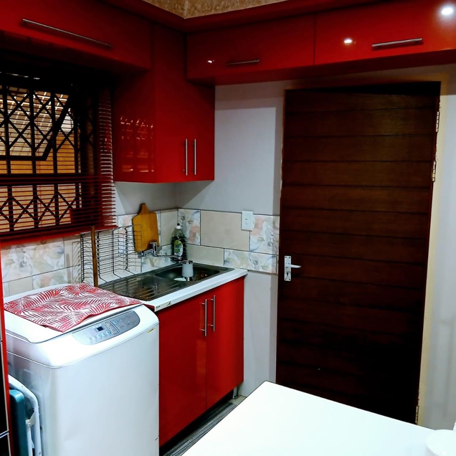 2 Bedroom Property for Sale in Clayville Gauteng