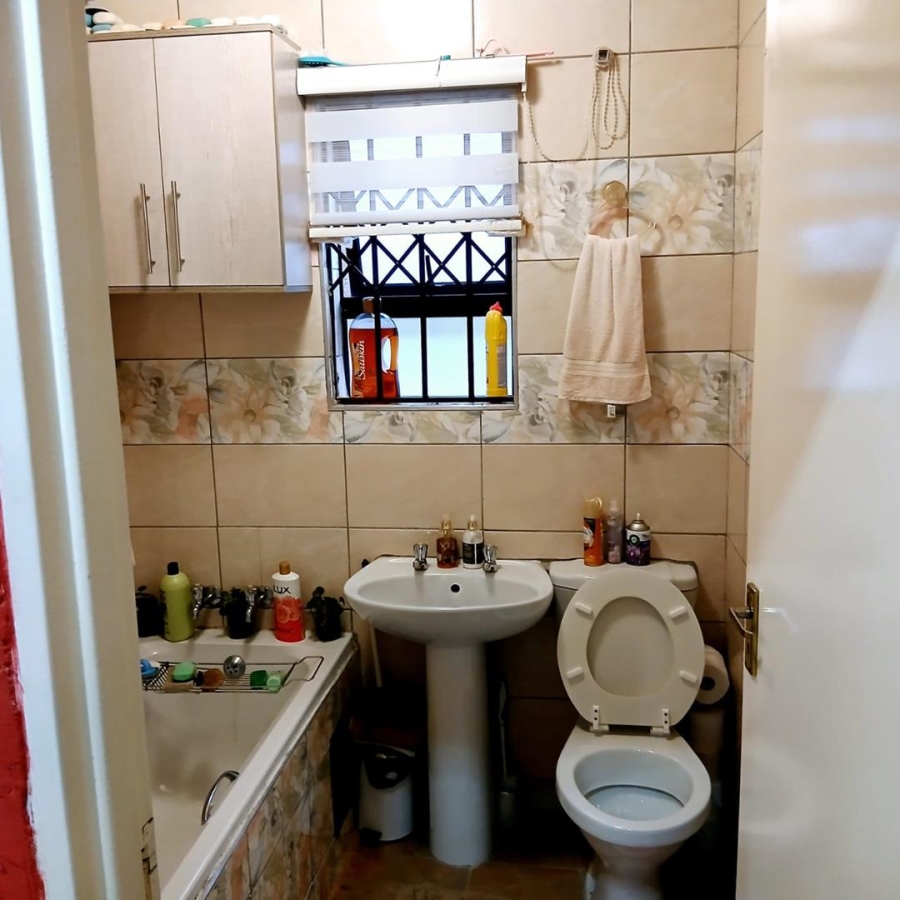 2 Bedroom Property for Sale in Clayville Gauteng