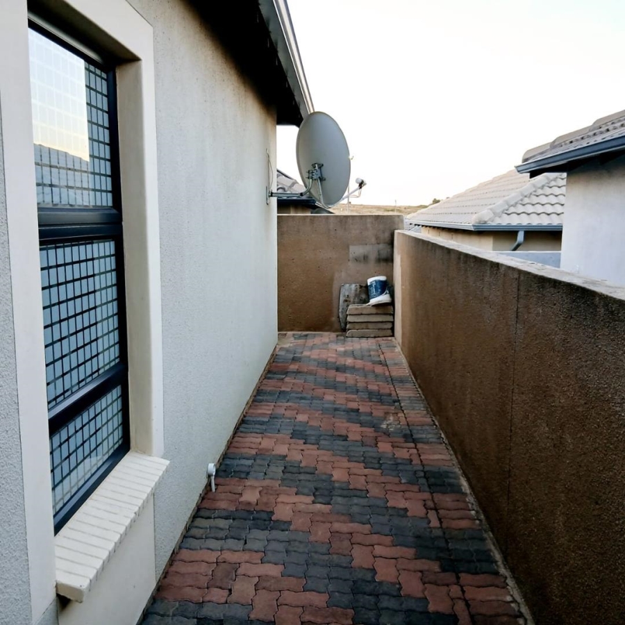 2 Bedroom Property for Sale in Clayville Gauteng