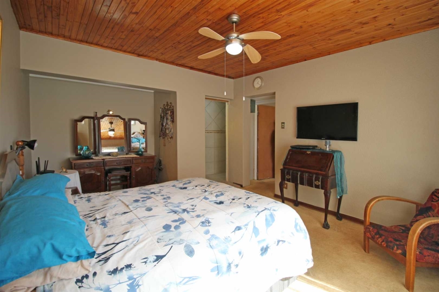 4 Bedroom Property for Sale in Helikonpark Gauteng