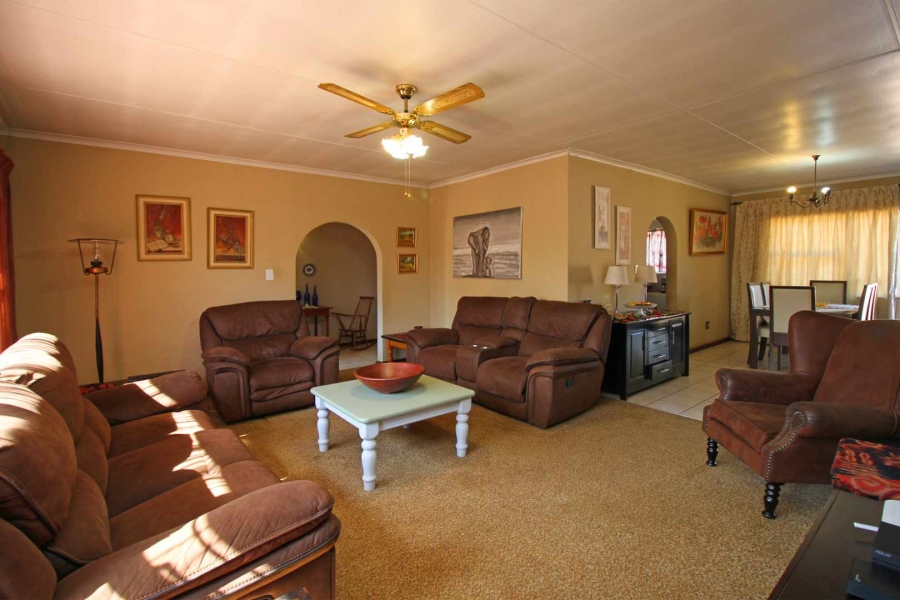 4 Bedroom Property for Sale in Helikonpark Gauteng