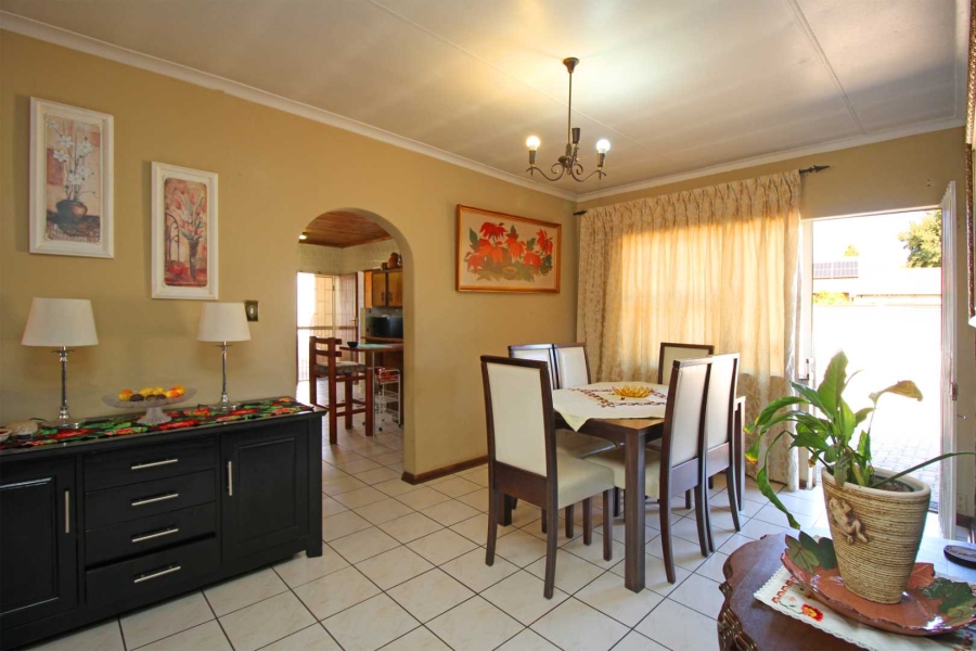 4 Bedroom Property for Sale in Helikonpark Gauteng