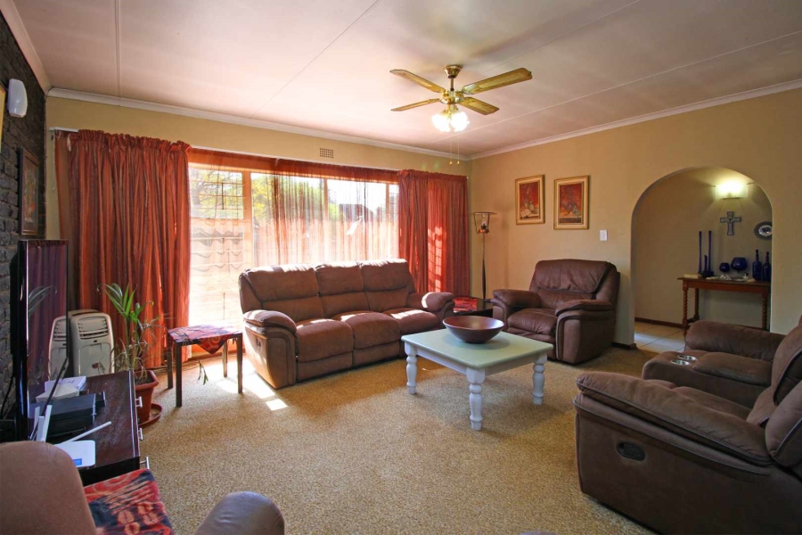 4 Bedroom Property for Sale in Helikonpark Gauteng