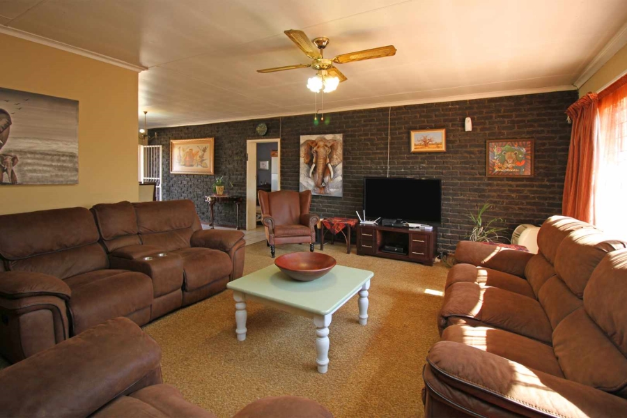 4 Bedroom Property for Sale in Helikonpark Gauteng
