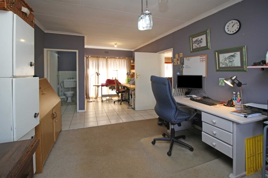 4 Bedroom Property for Sale in Helikonpark Gauteng