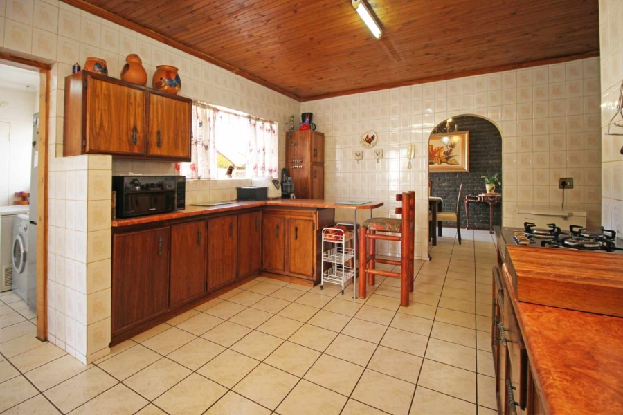4 Bedroom Property for Sale in Helikonpark Gauteng