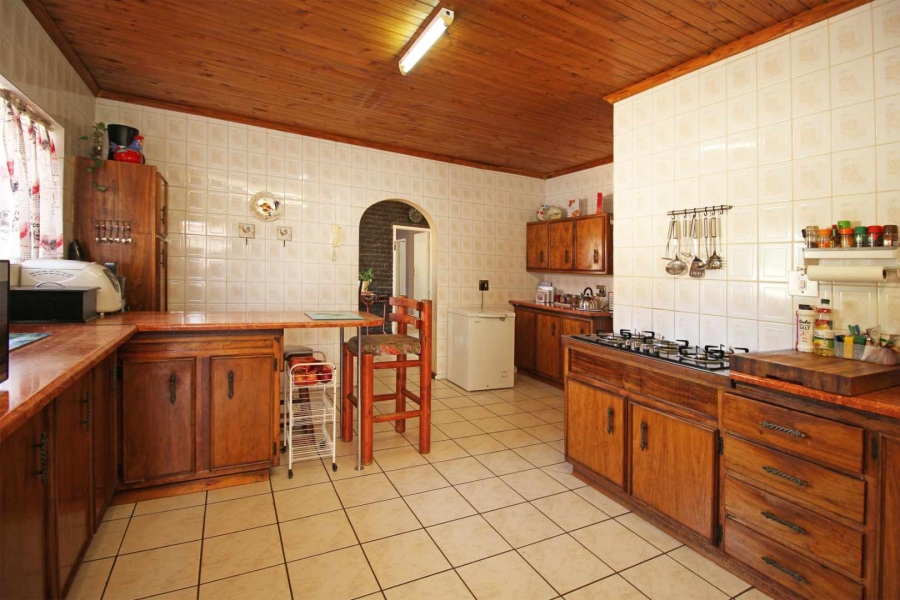 4 Bedroom Property for Sale in Helikonpark Gauteng
