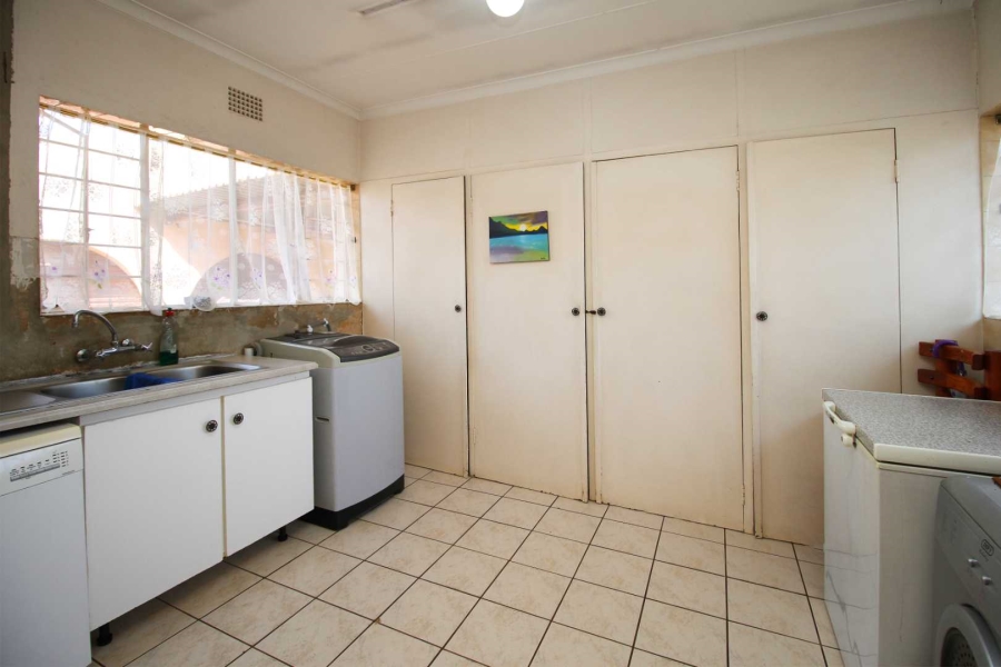4 Bedroom Property for Sale in Helikonpark Gauteng