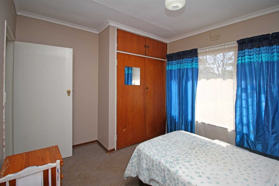 4 Bedroom Property for Sale in Helikonpark Gauteng