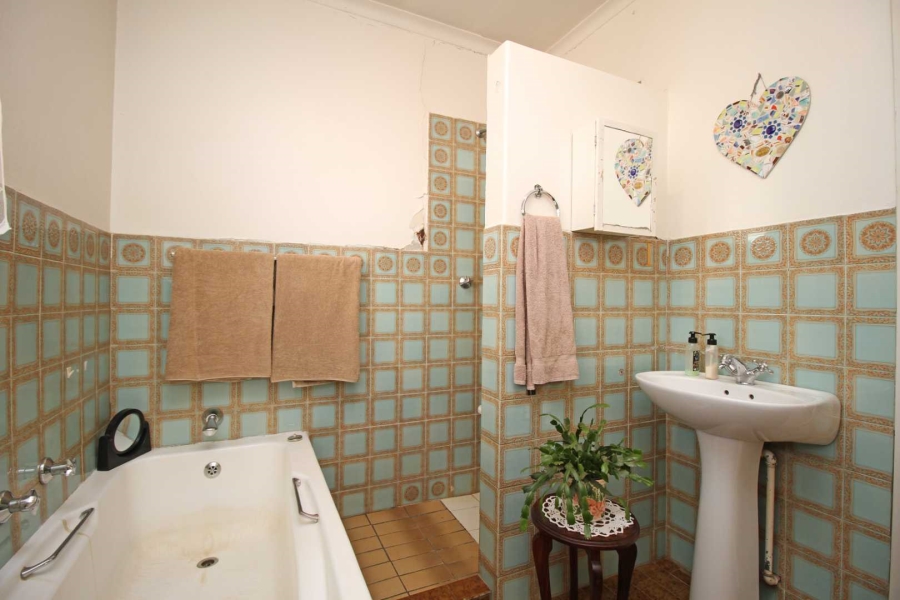 4 Bedroom Property for Sale in Helikonpark Gauteng