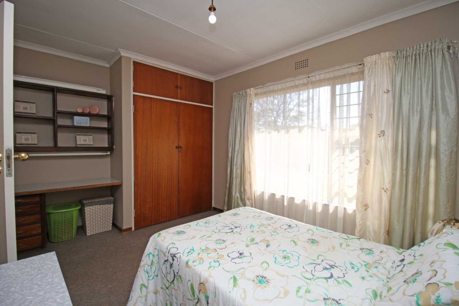 4 Bedroom Property for Sale in Helikonpark Gauteng