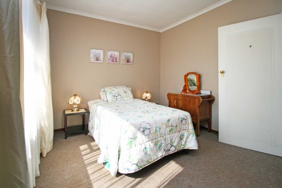 4 Bedroom Property for Sale in Helikonpark Gauteng