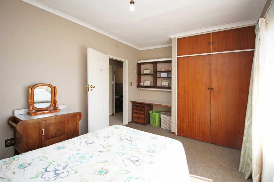 4 Bedroom Property for Sale in Helikonpark Gauteng