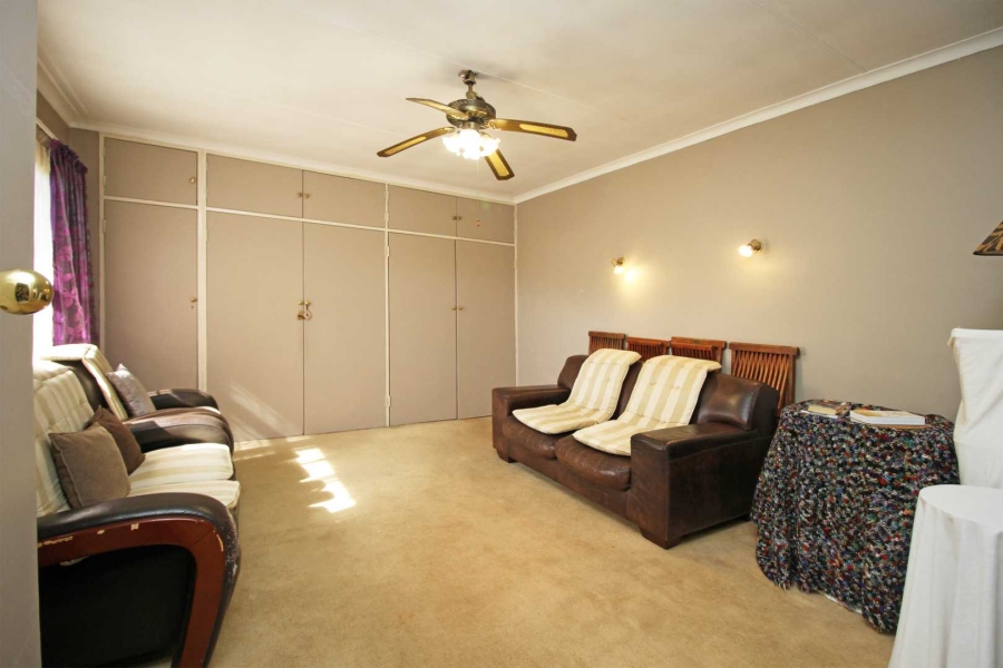 4 Bedroom Property for Sale in Helikonpark Gauteng