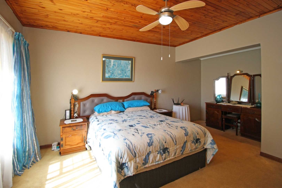 4 Bedroom Property for Sale in Helikonpark Gauteng
