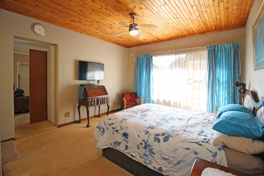 4 Bedroom Property for Sale in Helikonpark Gauteng