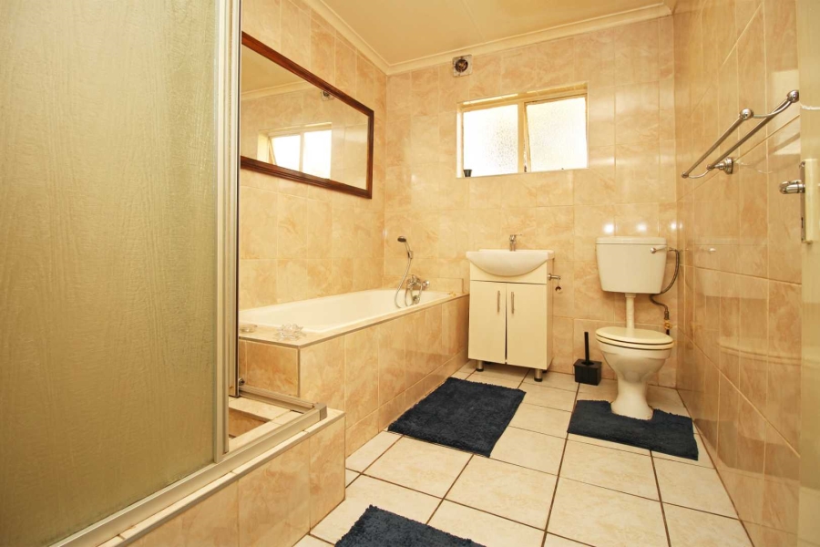 4 Bedroom Property for Sale in Helikonpark Gauteng