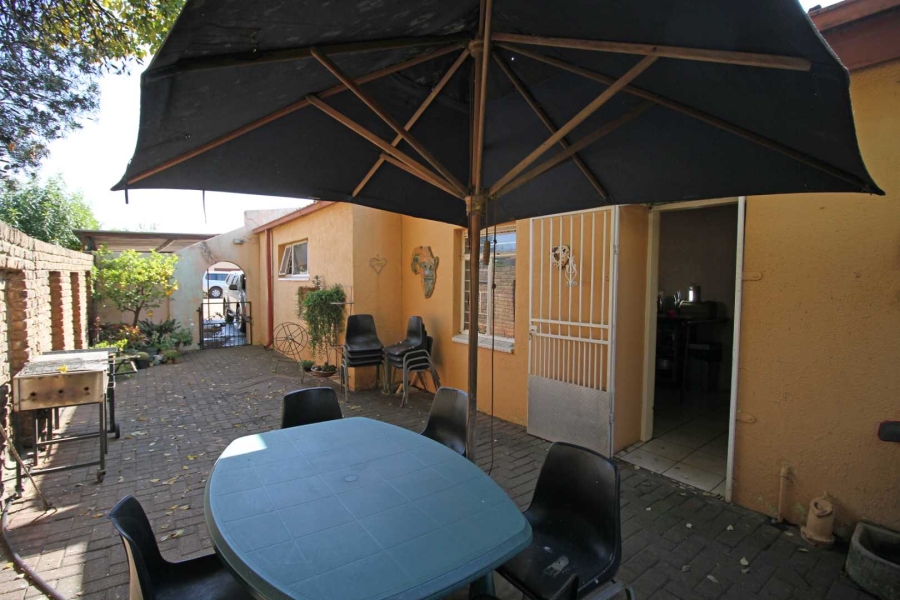 4 Bedroom Property for Sale in Helikonpark Gauteng