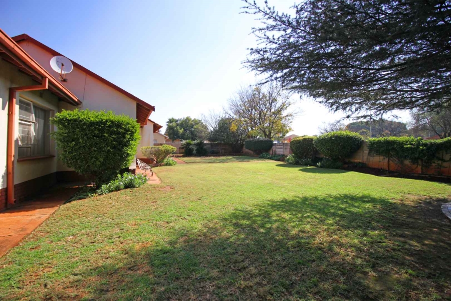 4 Bedroom Property for Sale in Helikonpark Gauteng