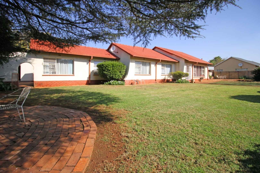 4 Bedroom Property for Sale in Helikonpark Gauteng