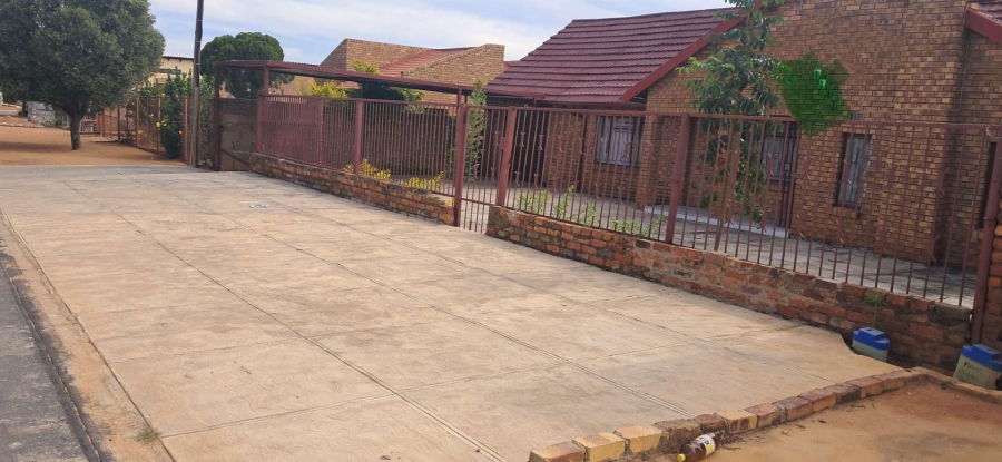 3 Bedroom Property for Sale in Soshanguve AA Gauteng