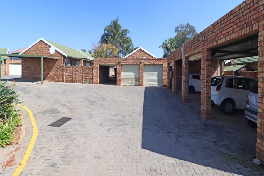 2 Bedroom Property for Sale in Moreleta Park Gauteng