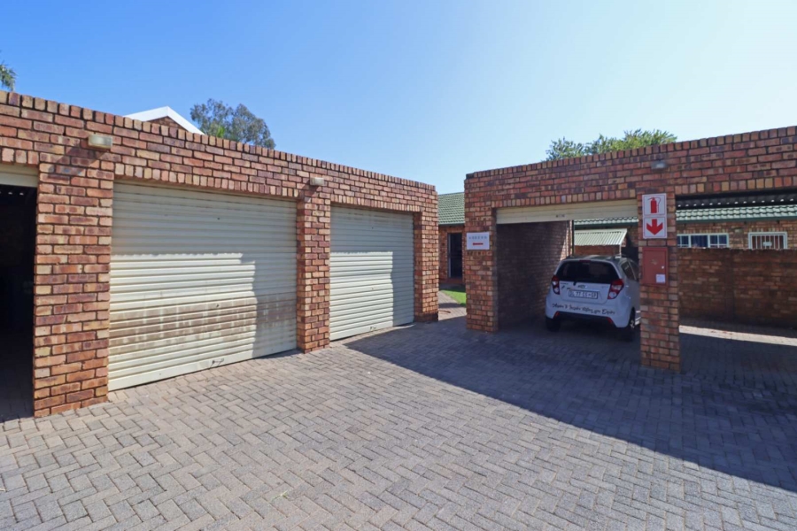 2 Bedroom Property for Sale in Moreleta Park Gauteng