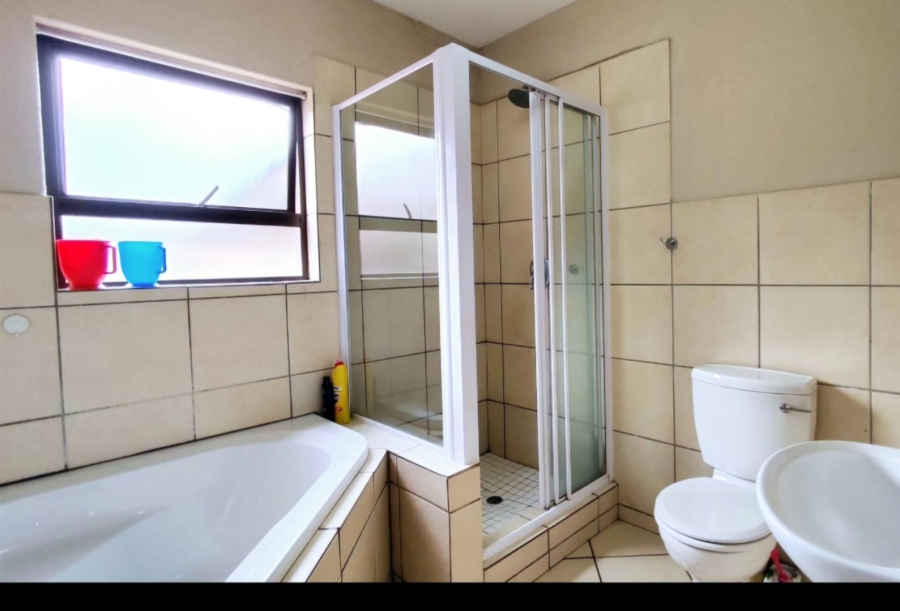 2 Bedroom Property for Sale in New Market Gauteng