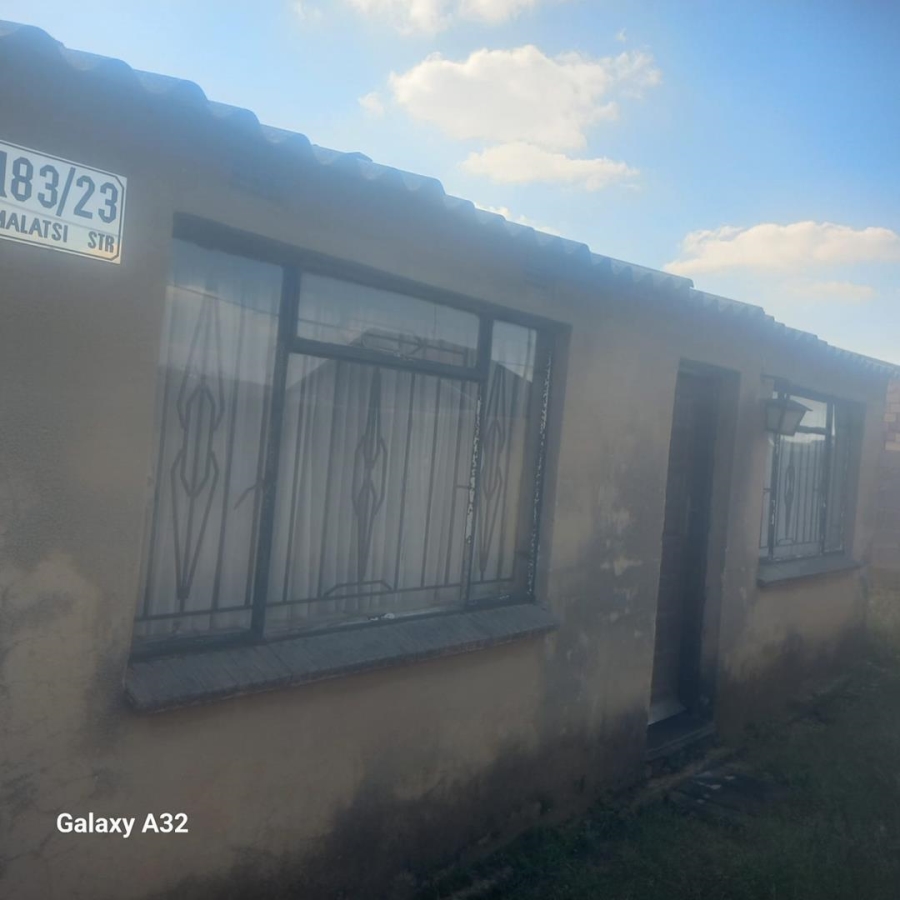 2 Bedroom Property for Sale in Moletsane Gauteng