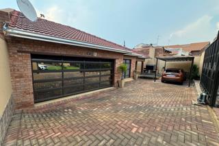 5 Bedroom Property for Sale in Diepkloof Gauteng