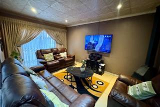 5 Bedroom Property for Sale in Diepkloof Gauteng