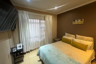 5 Bedroom Property for Sale in Diepkloof Gauteng